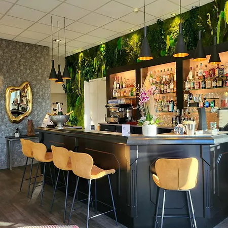 Hotel Restaurant Du Parc Logis Elégance 3*